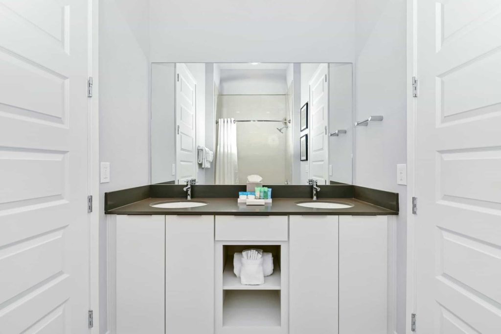 Bathroom 2 with double sinks and mirror: 5 Bedroom Condo