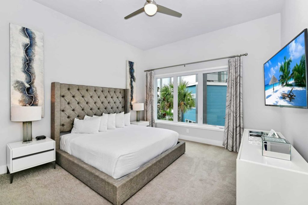 Bedroom 1 with king bed and wall-mounted TV: 5 Bedroom Condo