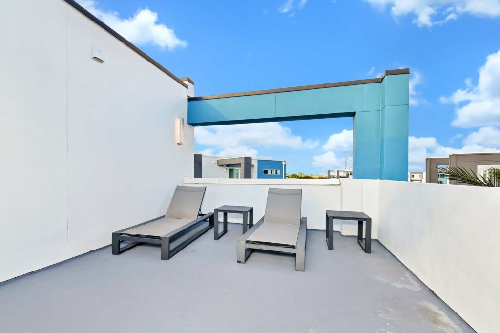 Sun loungers on outdoor terrace: 5 Bedroom Condo